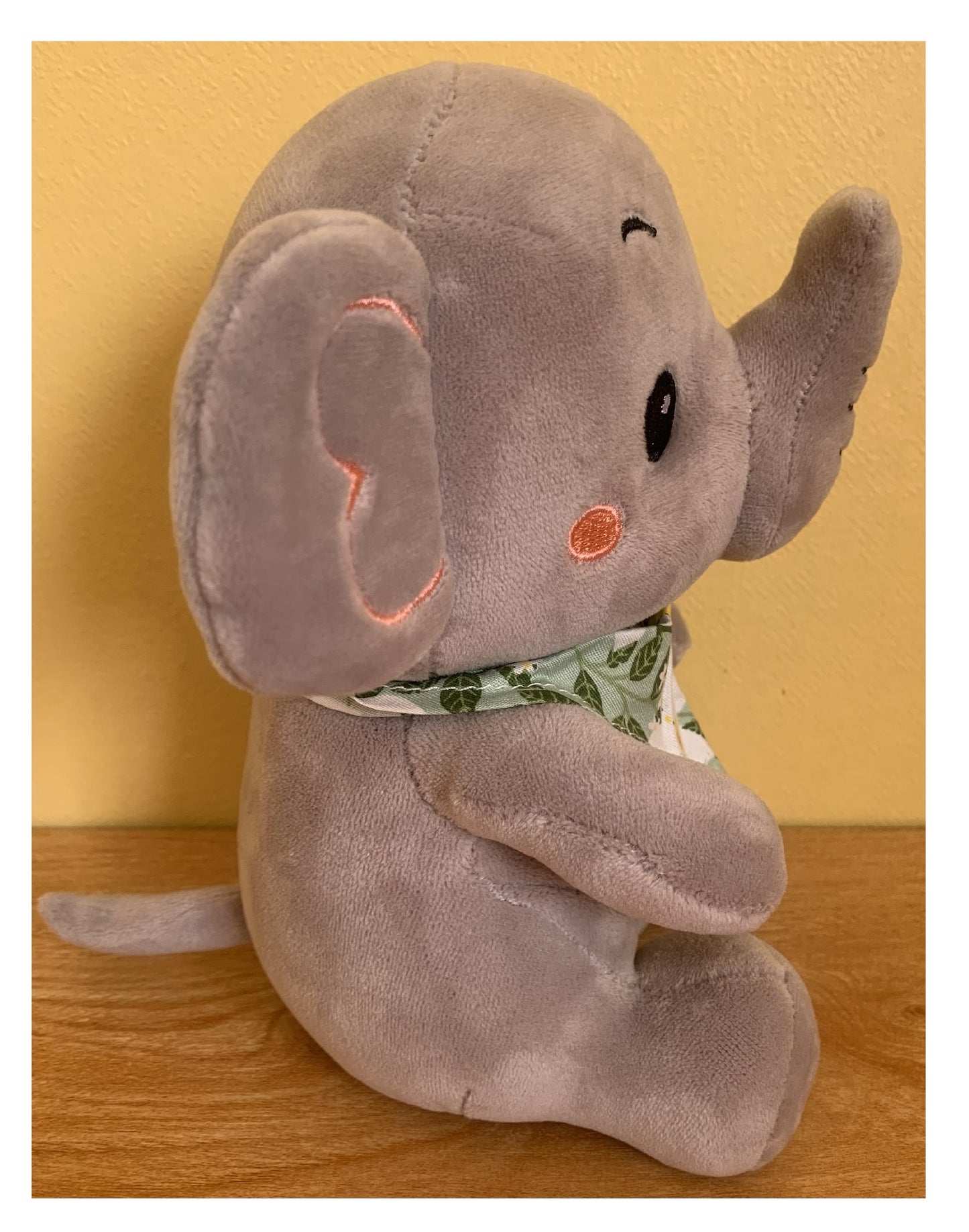 Peluche Elefante Con Pañuelo Kawaii De Felpa Suave 18cm